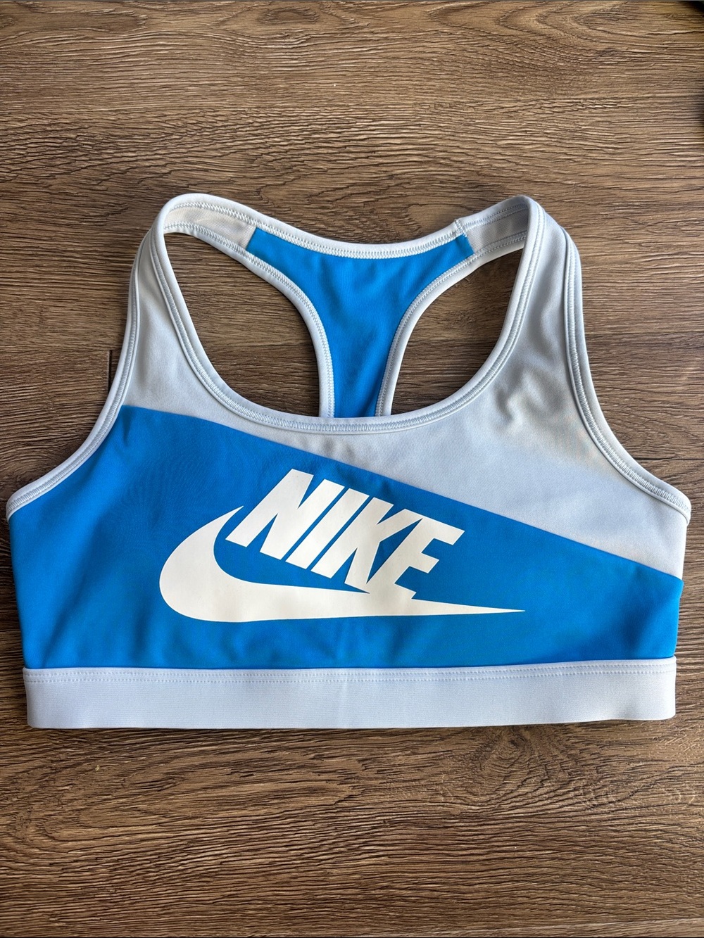Nike Swoosh Colorblock Bra
